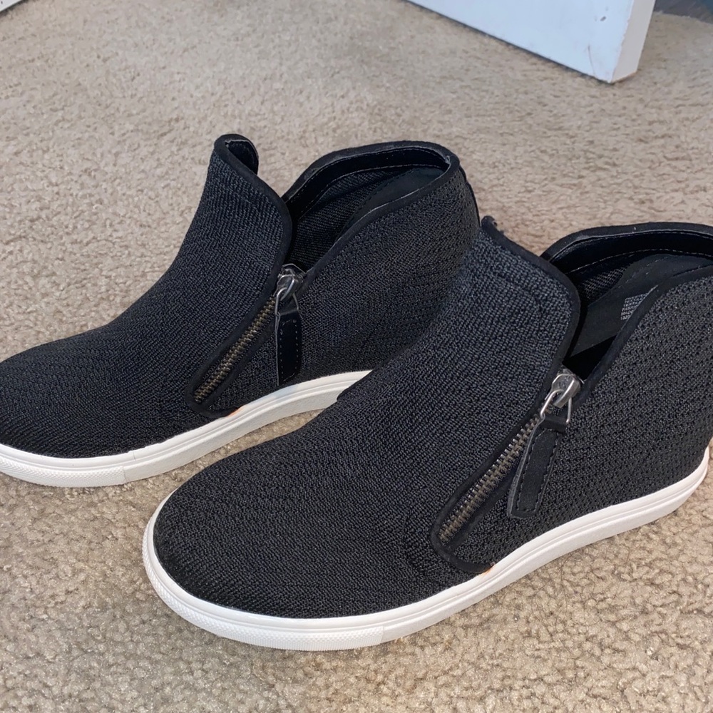 Madden Girl Women’s Penn Sneakers - Picture 2 of 3